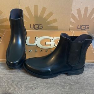 Brand New Women’s UGG Aviana Black Chelsea Ankle Pull On Rain Boots Wool Insole